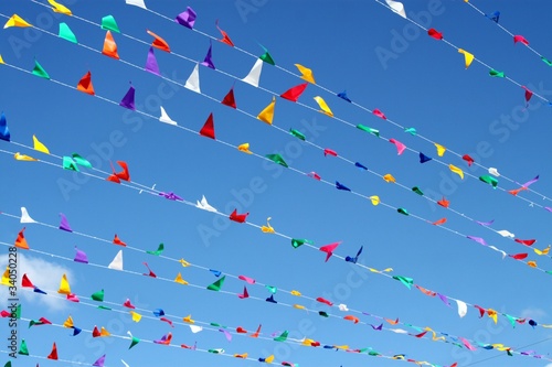 Fanions sur ciel de Provence