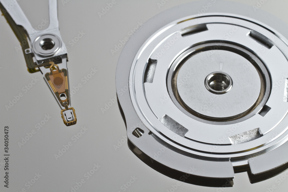 read write head in hard disk drive with platterand spindle read write head in hard disk drive with platterand spindle