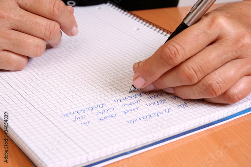 Linkshänder beim Schreiben