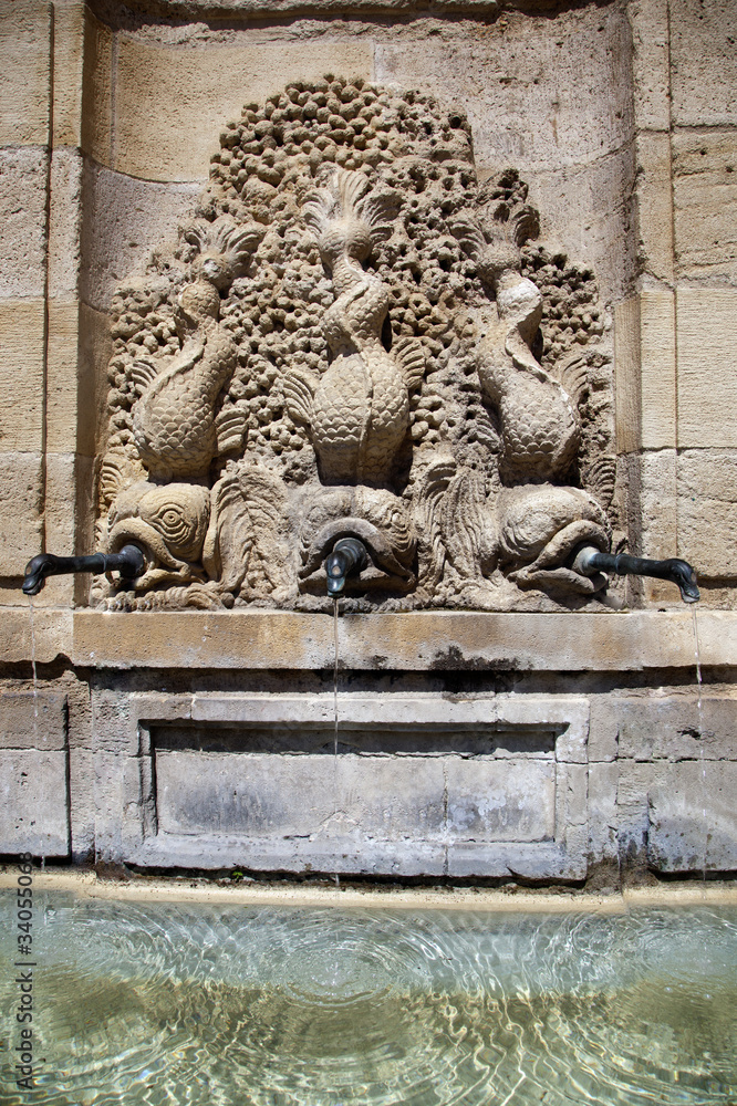 Fuente en la plaza de la Catedral (Narbona,Francia)