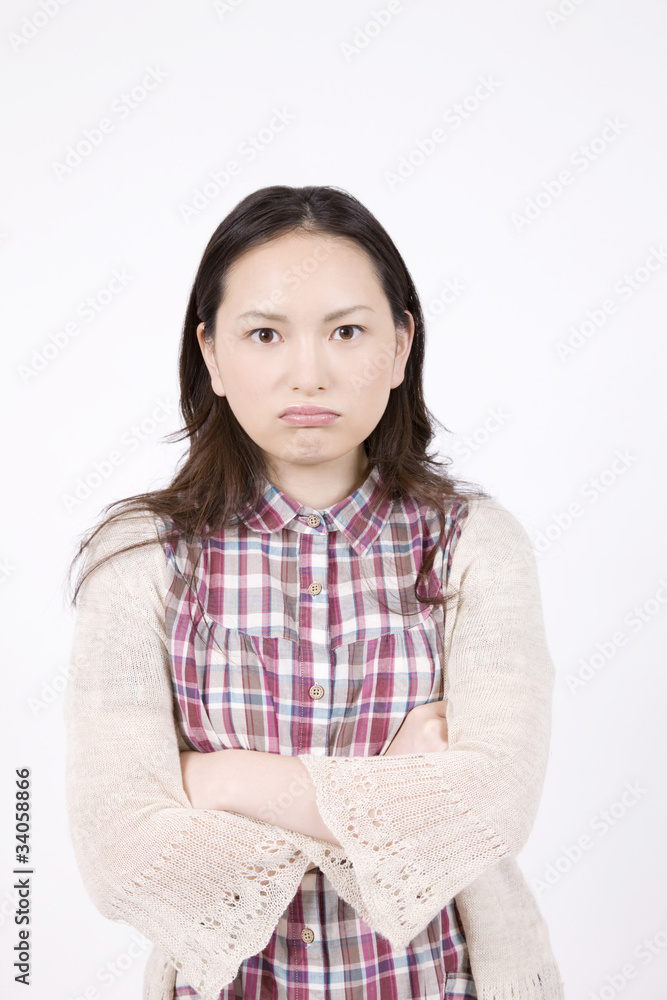 怒っている女性 怒っている女性