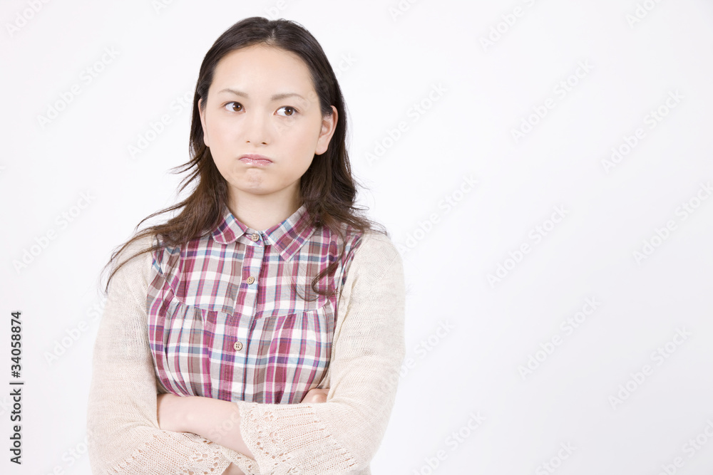 怒っている女性 怒っている女性