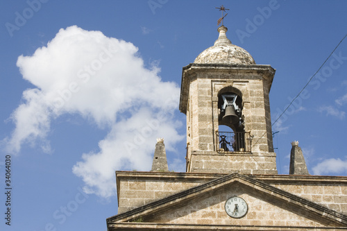 Torre de la iglesia de Vélez de Benaudalla y nube