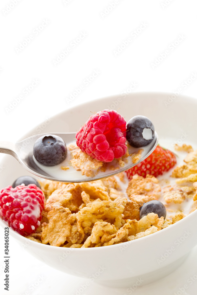 Corn Flakes con frutti di bosco - Isolated Corn Flakes con frutti di bosco - Isolated