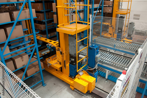 Automated warehouse with robots