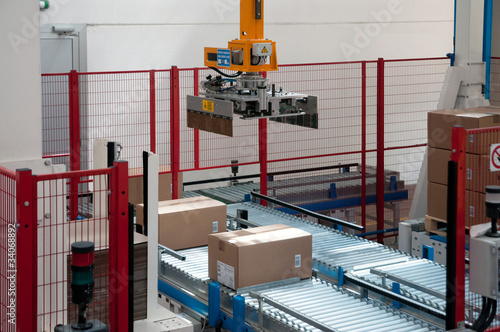 Obraz na płótnie Automated warehouse with robots