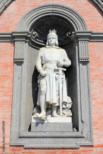 Neapel, Italien - Skulptur am Palazzo Reale