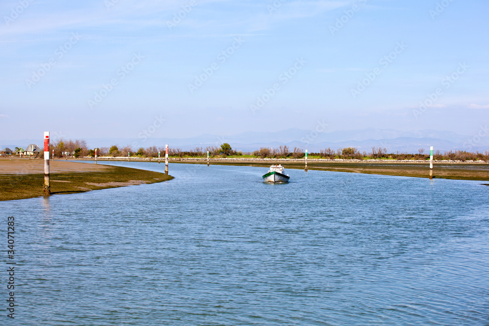 Obraz premium Vecchio motoscafo, Laguna di Grado