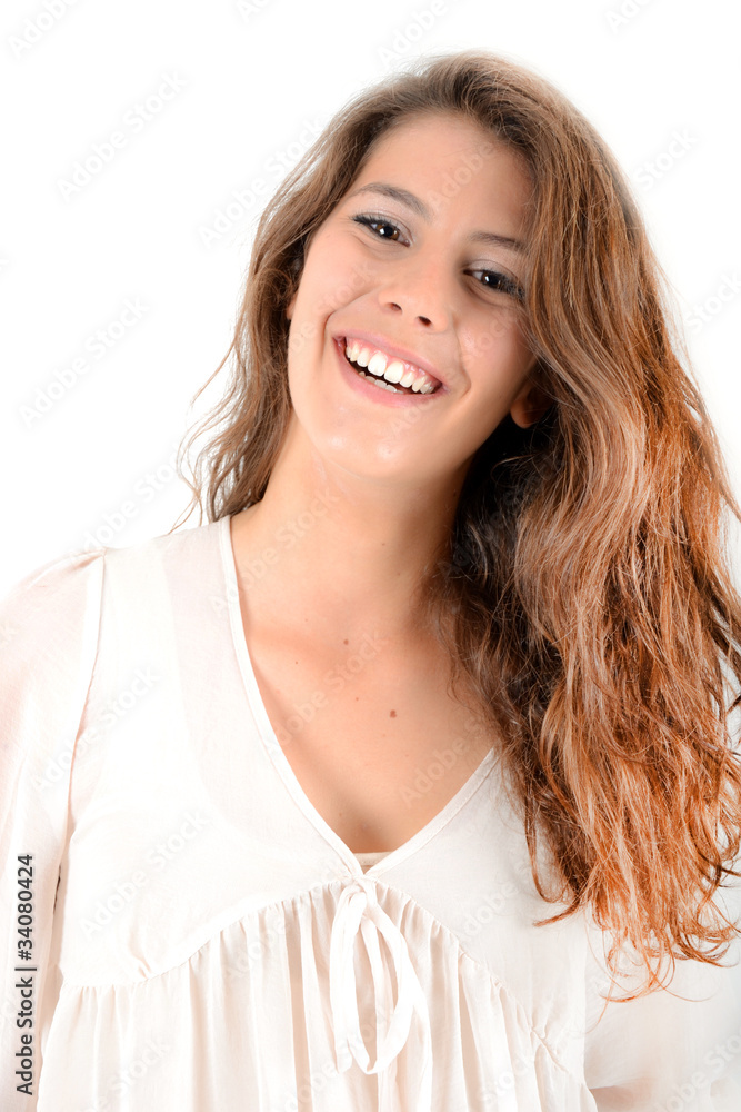 Portrait de jeune-fille souriante aux cheveux longs Portrait de jeune-fille souriante aux cheveux longs