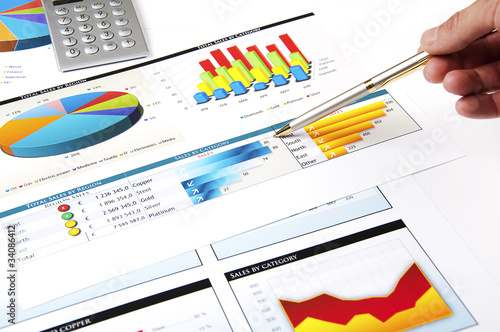 hand with the handle specifies charts of growth