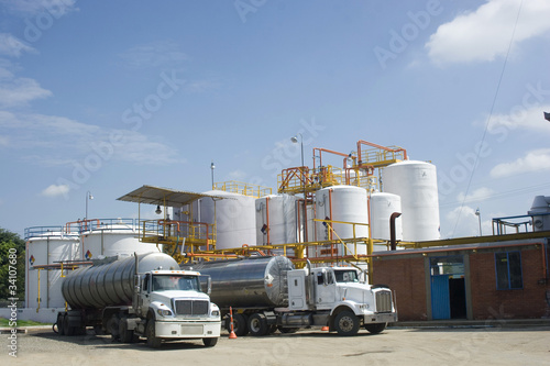 Chemical Storage Tank And Tanker Truck