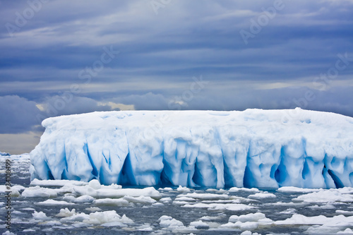 Antarctic iceberg © Goinyk