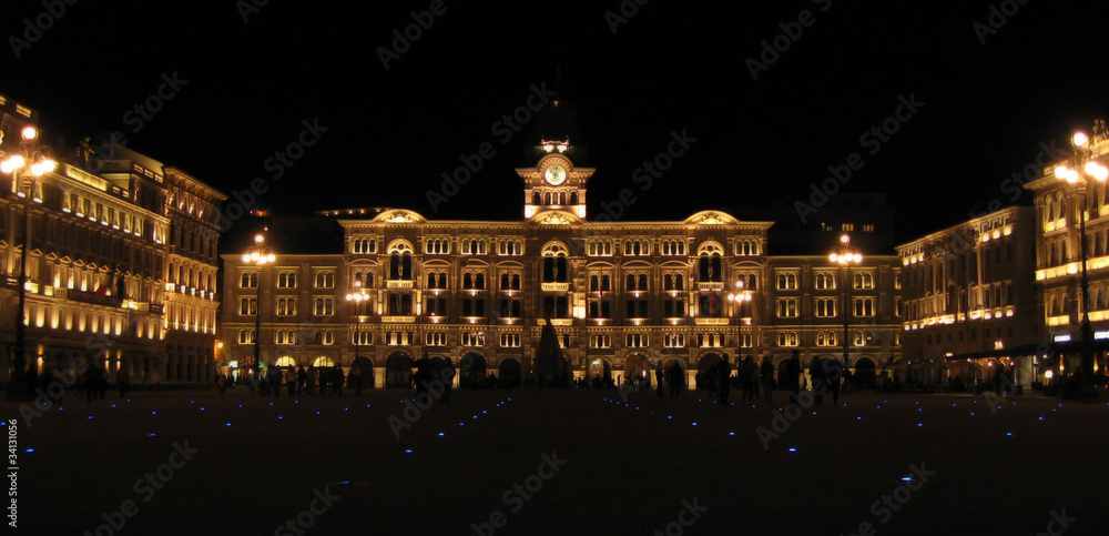 Naklejka premium Square at night in Trieste