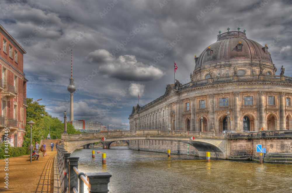 Fototapeta premium Fernsehturm-Bode Museum