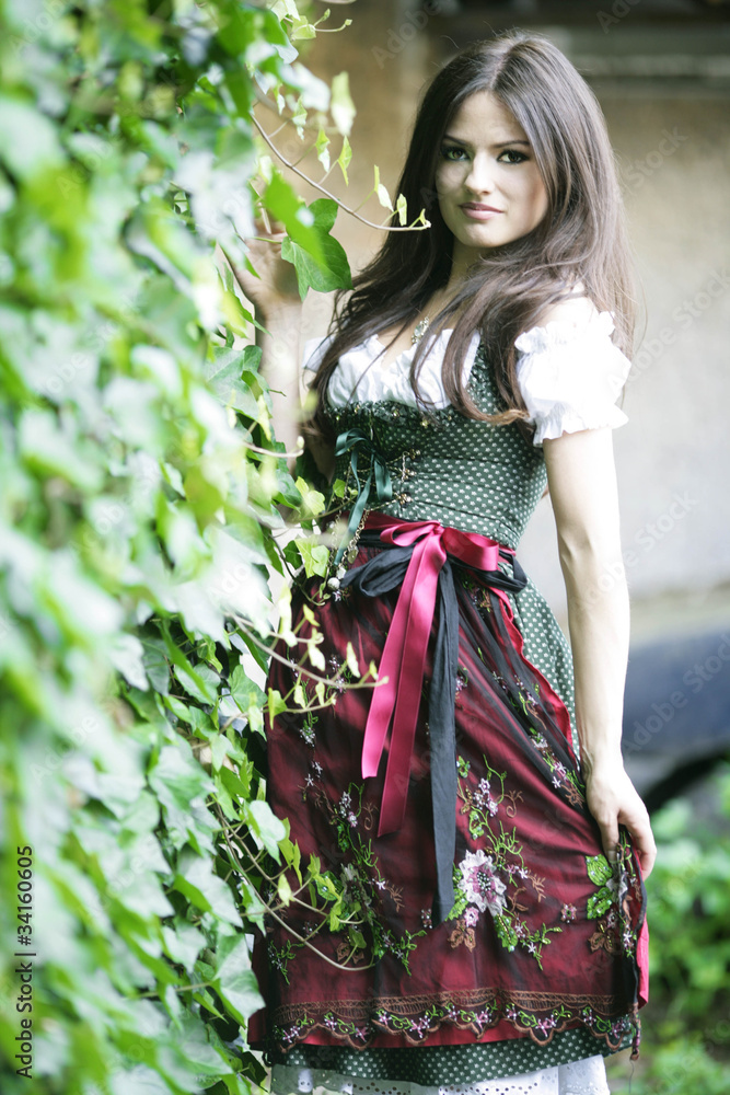 Dirndl im Grünen Dirndl im Grünen