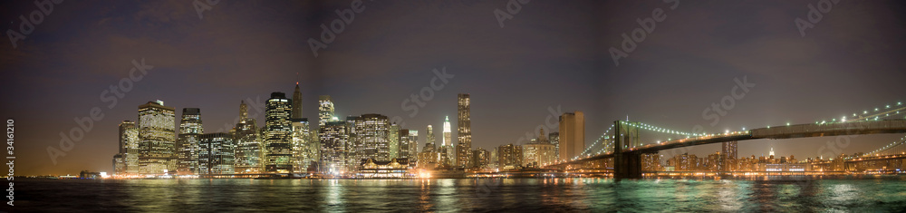 Manhattan skyline and Brooklyn bridge, NY