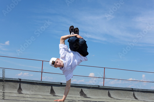 Fototapeta Naklejka Na Ścianę i Meble -  street dancer outdoors