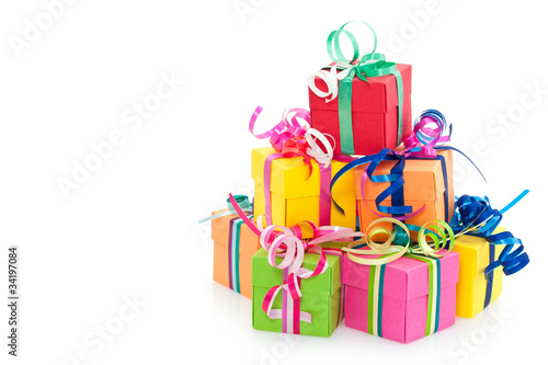 Pile de paquets cadeaux colorés