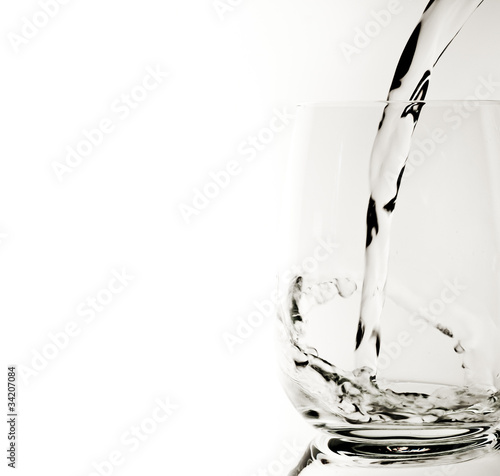 acqua nel bicchiere photo