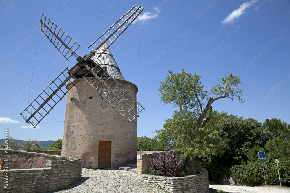Windmühle in Goult, Provence, Frankreich