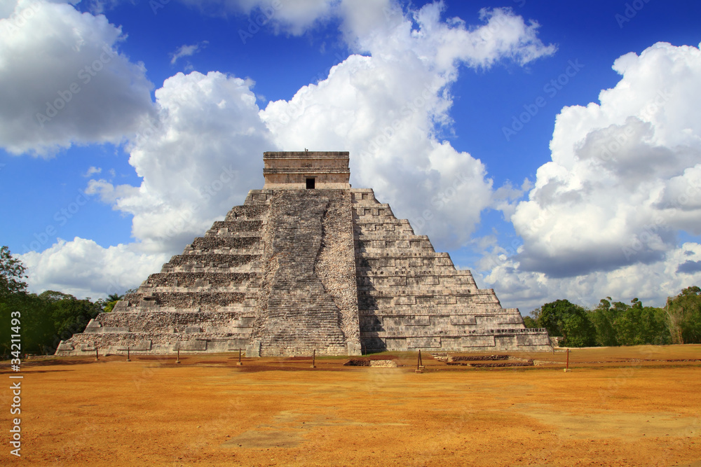 Ancient Chichen Itza Kukulcan Mayan Pyramid Ancient Chichen Itza Kukulcan Mayan Pyramid