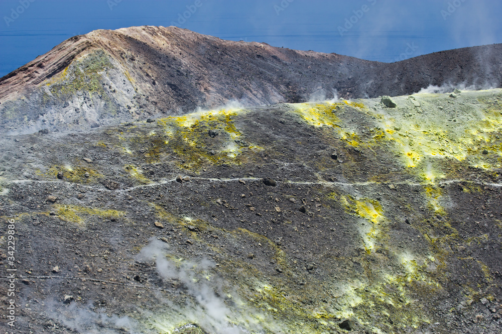 Fumarole di Zolfo sulla cima vulcano