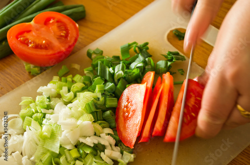 cutting tomato