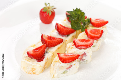 Sweet rolls with strawberry