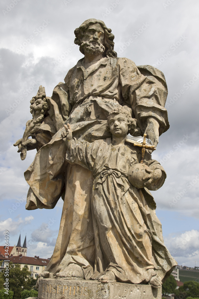 statue in würzburg