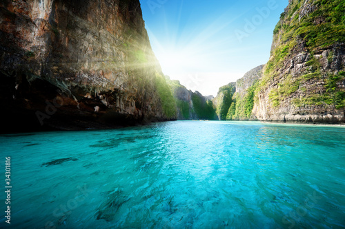 bay at Phi phi island in Thailand © Iakov Kalinin