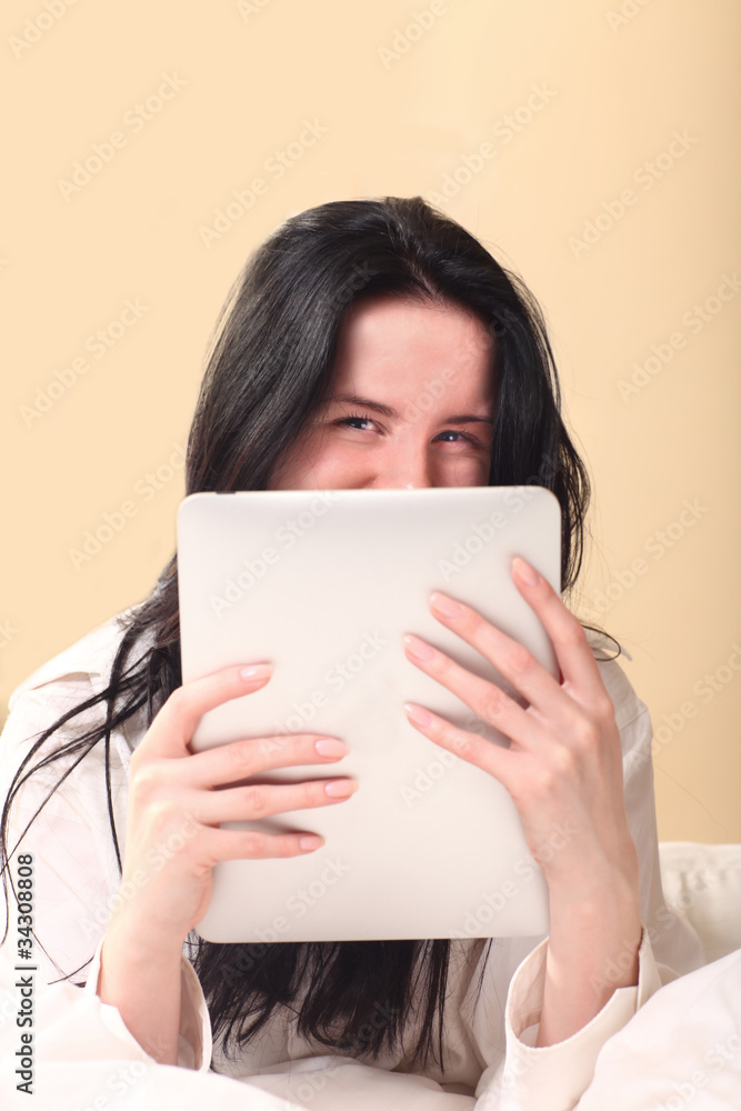 Pretty Woman Using New Technology to Read Pretty Woman Using New Technology to Read