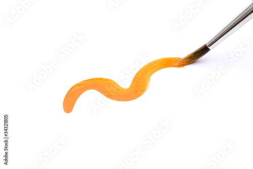 Orangener Pinselstrich