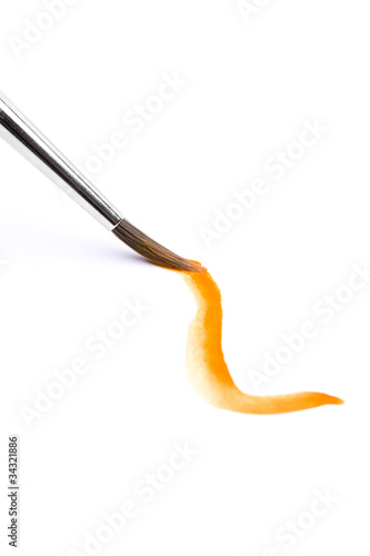 Orangener Pinselstrich