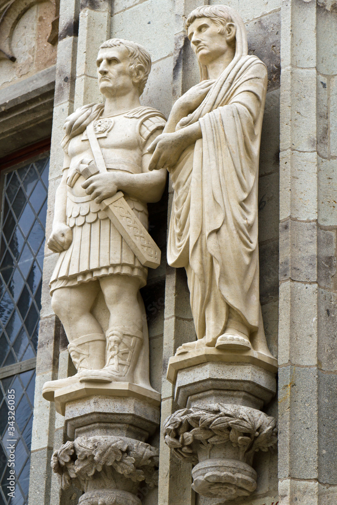 Statue Kaiser Augustus und Nero