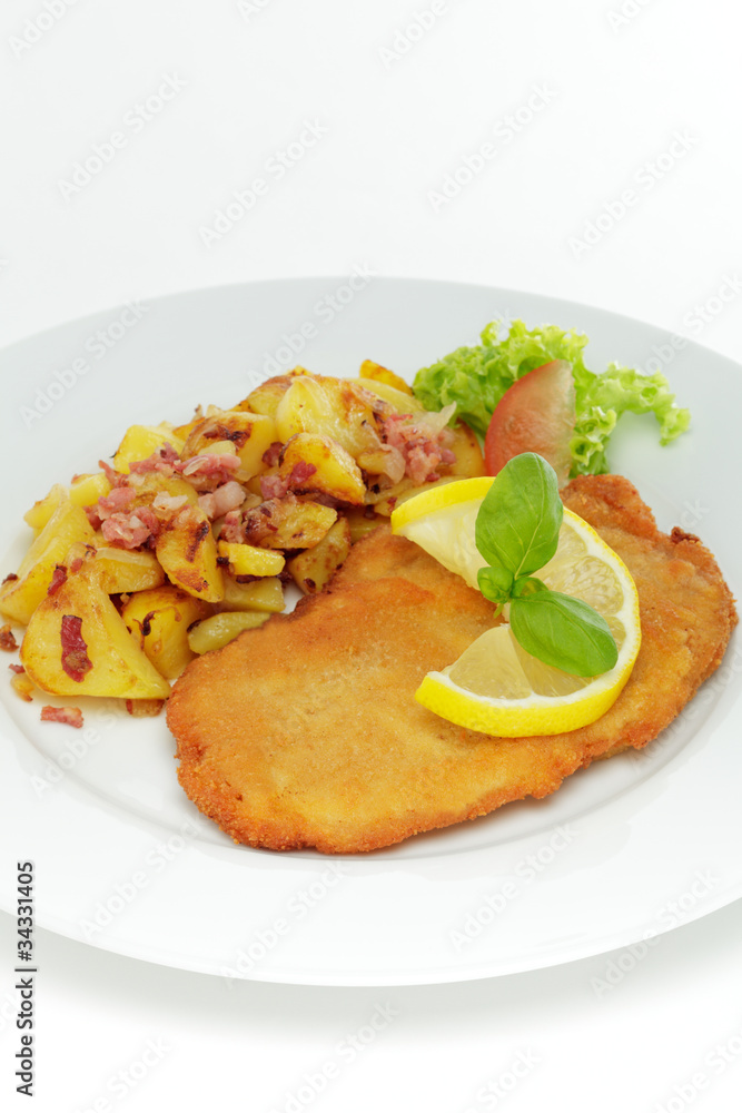 Schweineschnitzel Wiener Art mit Bratkartoffeln Schweineschnitzel Wiener Art mit Bratkartoffeln