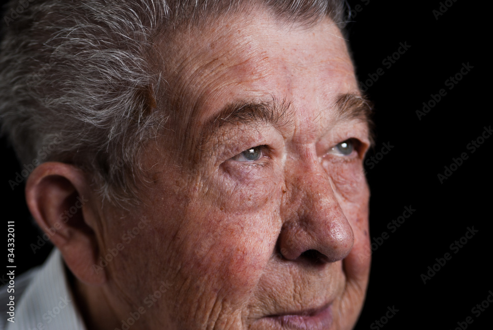 Sorgenvoller Blick eines Seniors Sorgenvoller Blick eines Seniors