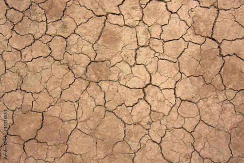 Ausgetrockneter und aufgeplatzter Boden von oben