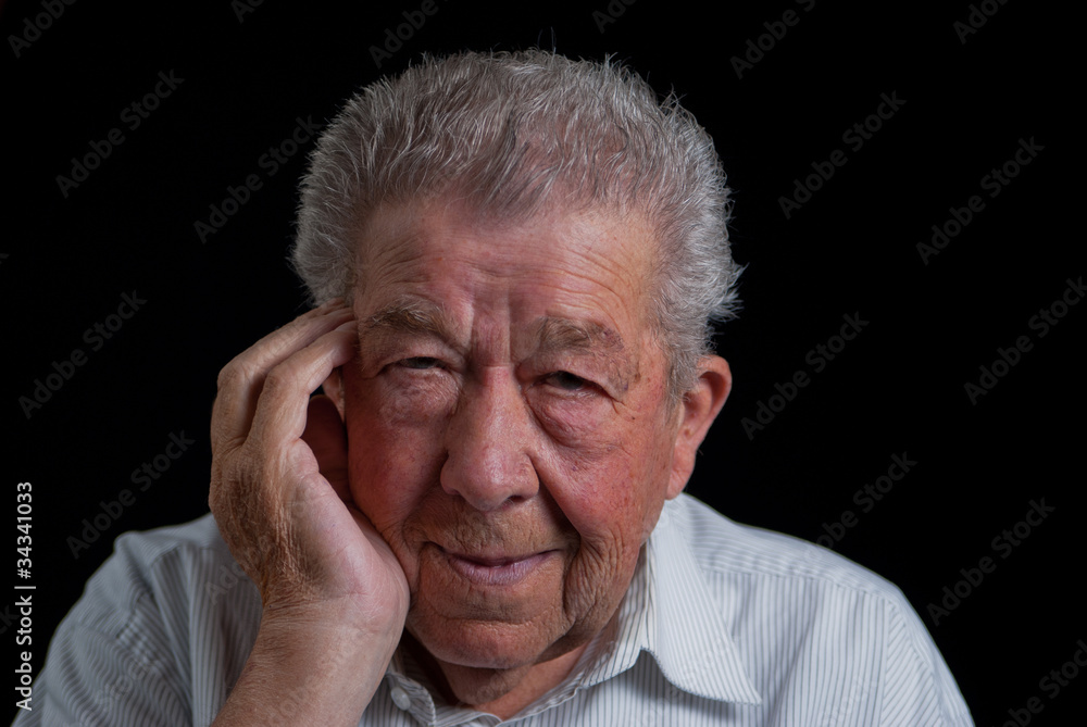 Senior hat Zahnschmerzen Senior hat Zahnschmerzen
