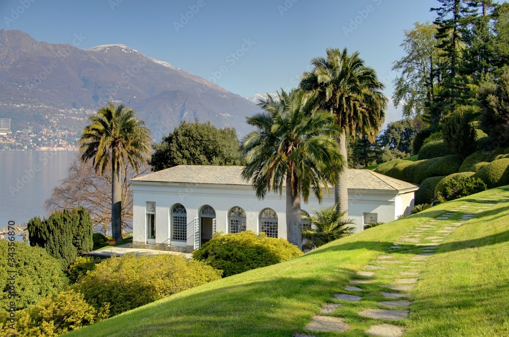 Fototapeta premium villa sur le lac de come