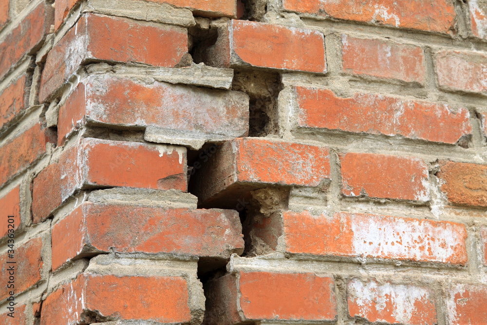 Fototapeta premium crack of red brick wall