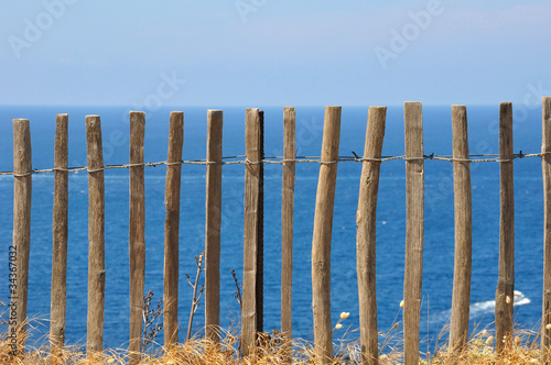 clôture en bois sur front de mer