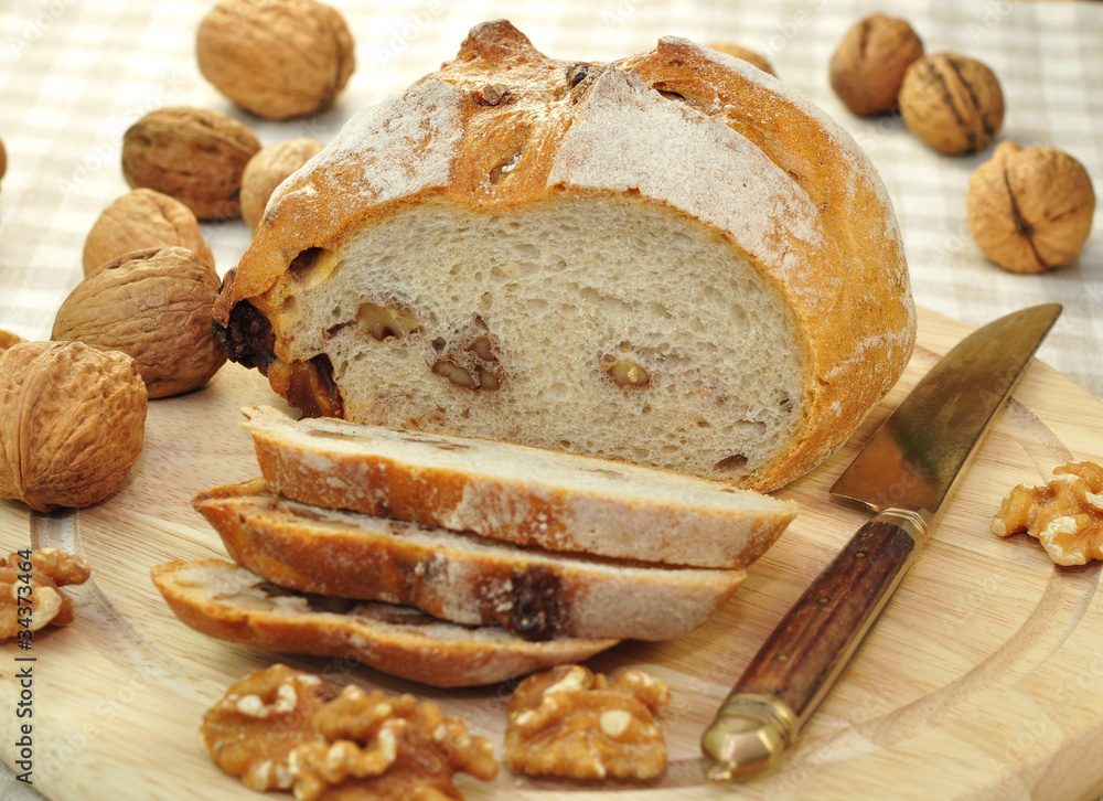 Naklejka premium Nussbrot
