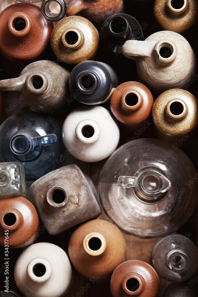 Fototapeta premium Old ceramic and glass bottles.