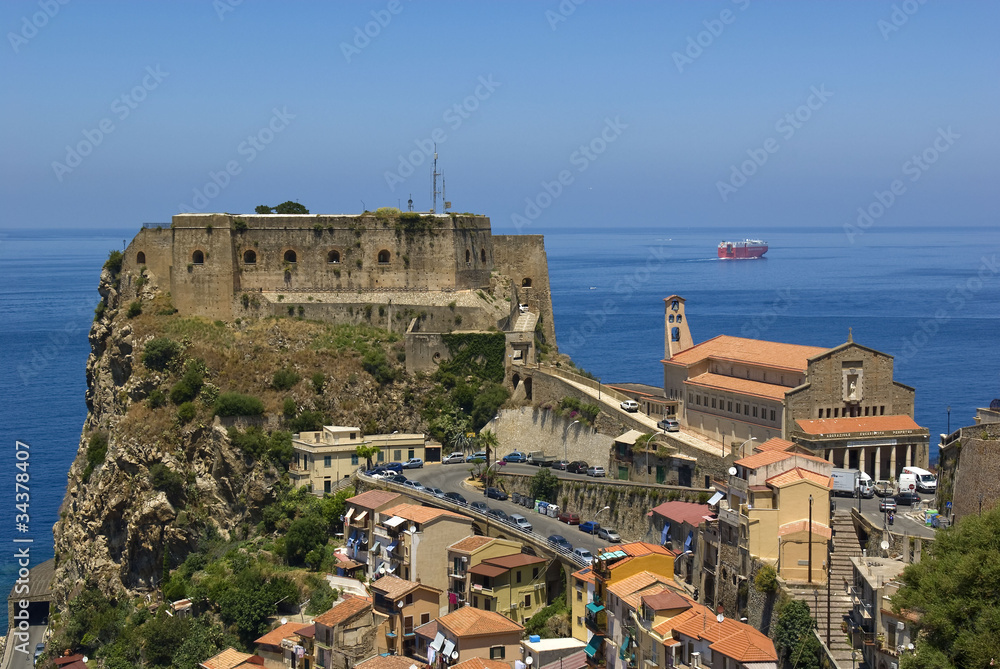 Scilla ed il castello Ruffo di Calabria