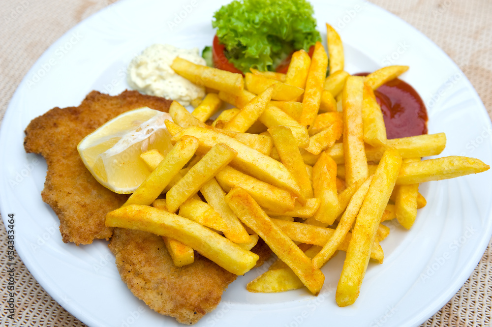 Schnitzel mit Pommes Schnitzel mit Pommes