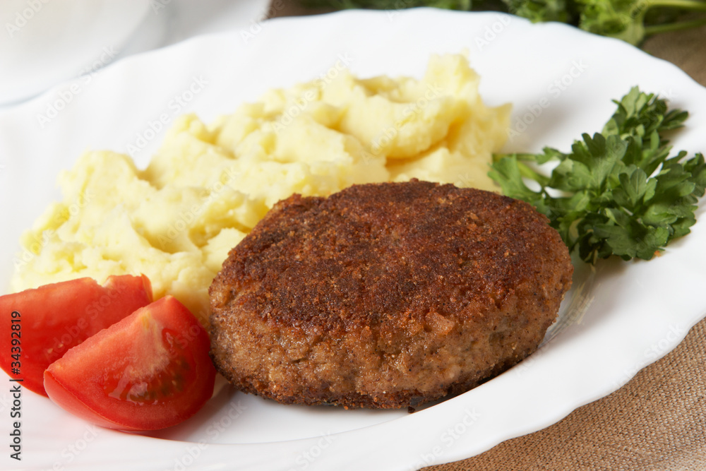 Cutlet with mashed potatoes and vegetables Cutlet with mashed potatoes and vegetables