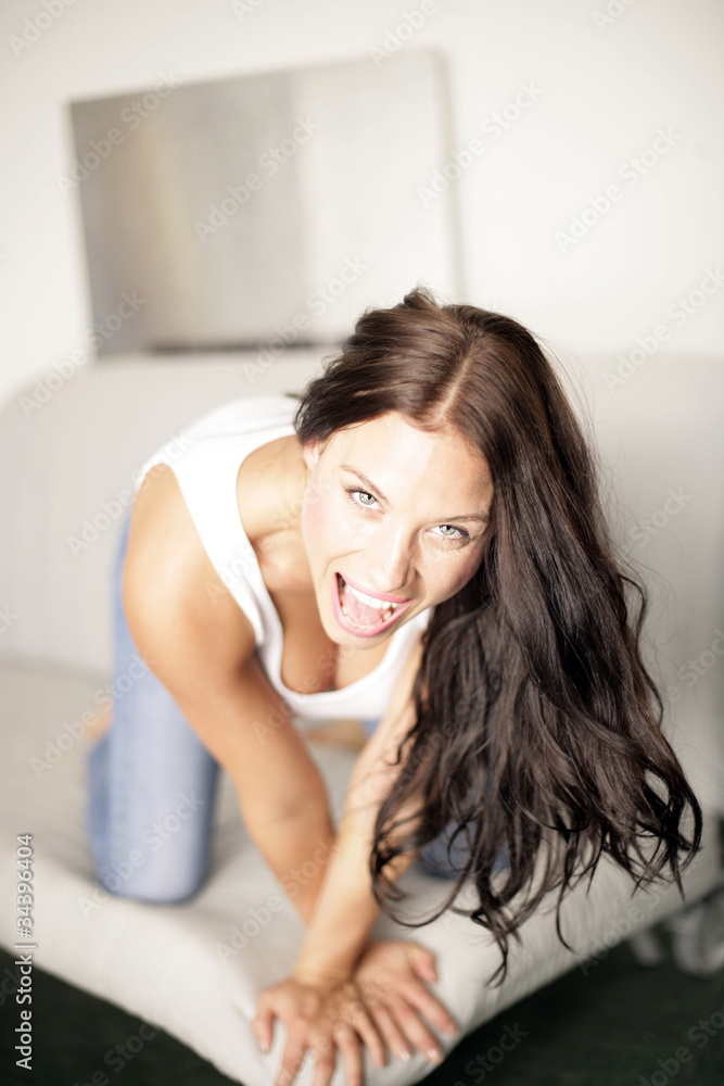junge Frau mit Freude junge Frau mit Freude