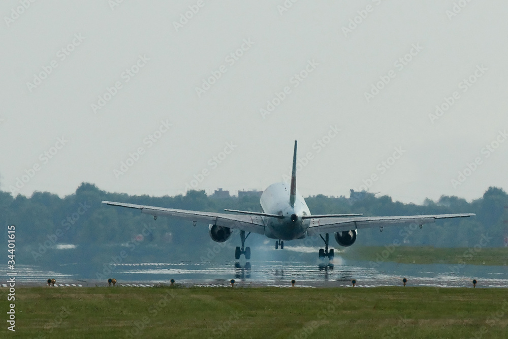 Fototapeta premium Airplane landing