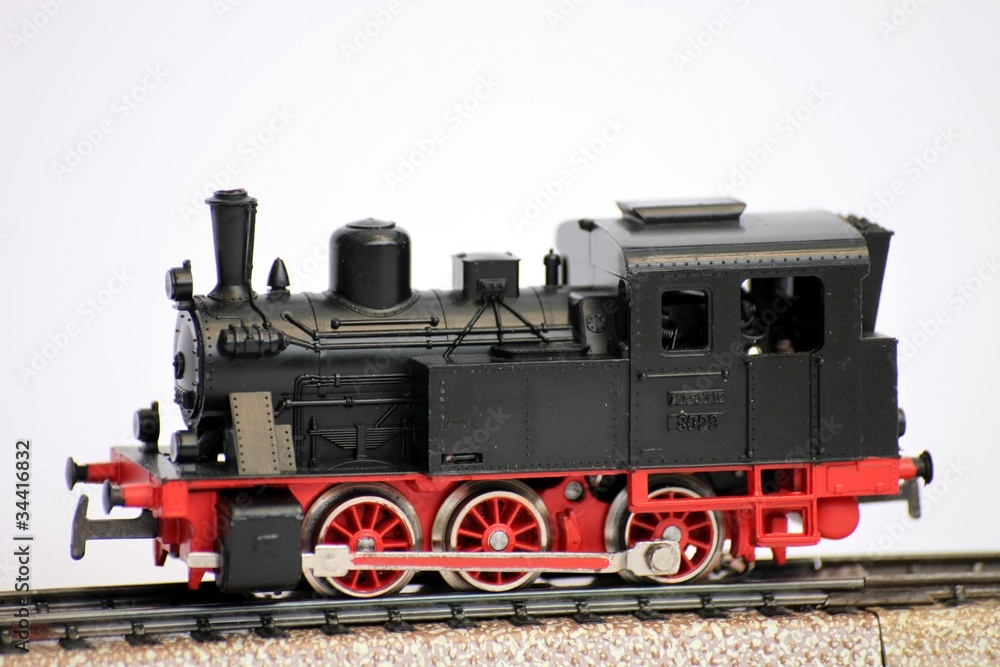 Modelleisenbahn kleine alte Dampflokomotive auf Schienen Modelleisenbahn kleine alte Dampflokomotive auf Schienen