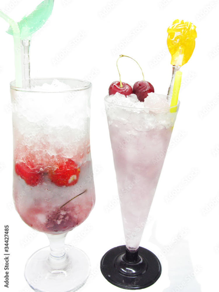 alcoholic cocktail drinks with cherry alcoholic cocktail drinks with cherry